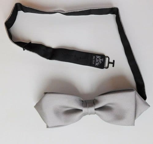 Pure silk bow tie Tie Rack silver grey West German vintage 1980s pointed ends